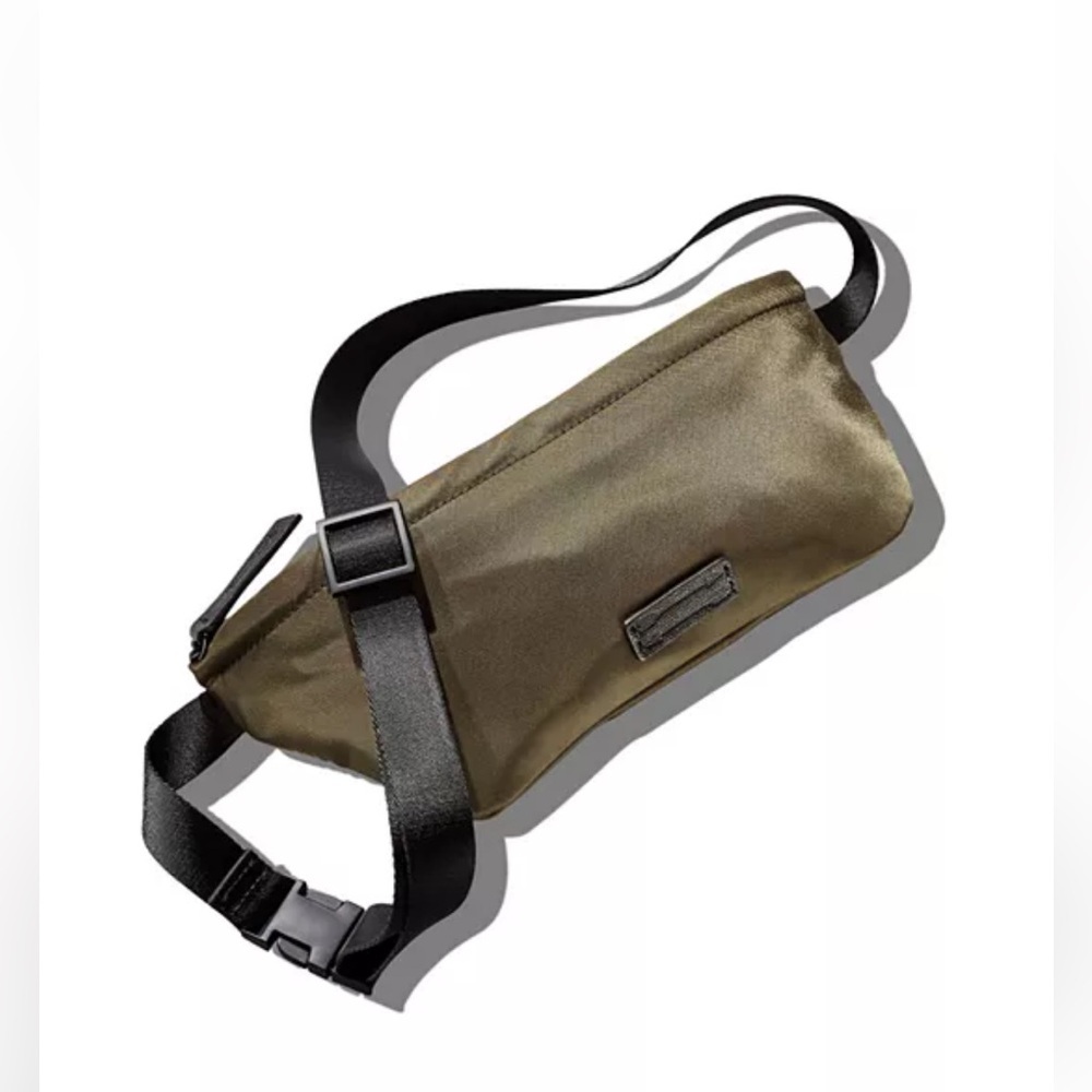 Uri Minkoff Fanny Pack Bag with Black Strap. - Picture 1 of 8